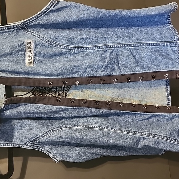Women's Harley-Davidson vest size medium. - Picture 2 of 4